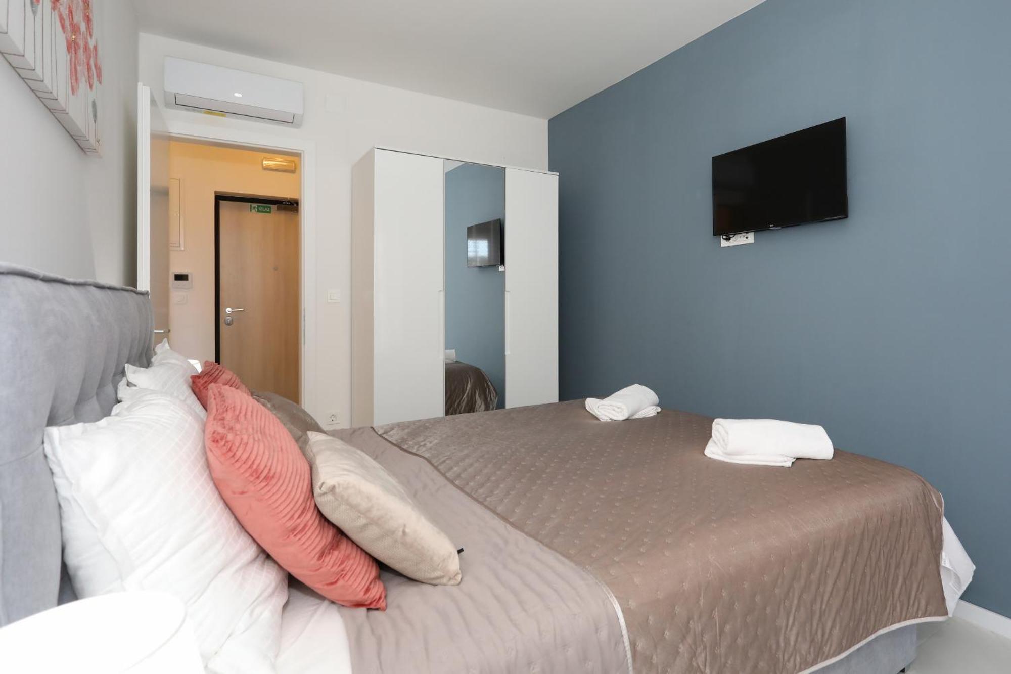 Apartment Relex With Pool & Jacuzzi Privlaka  Exterior photo