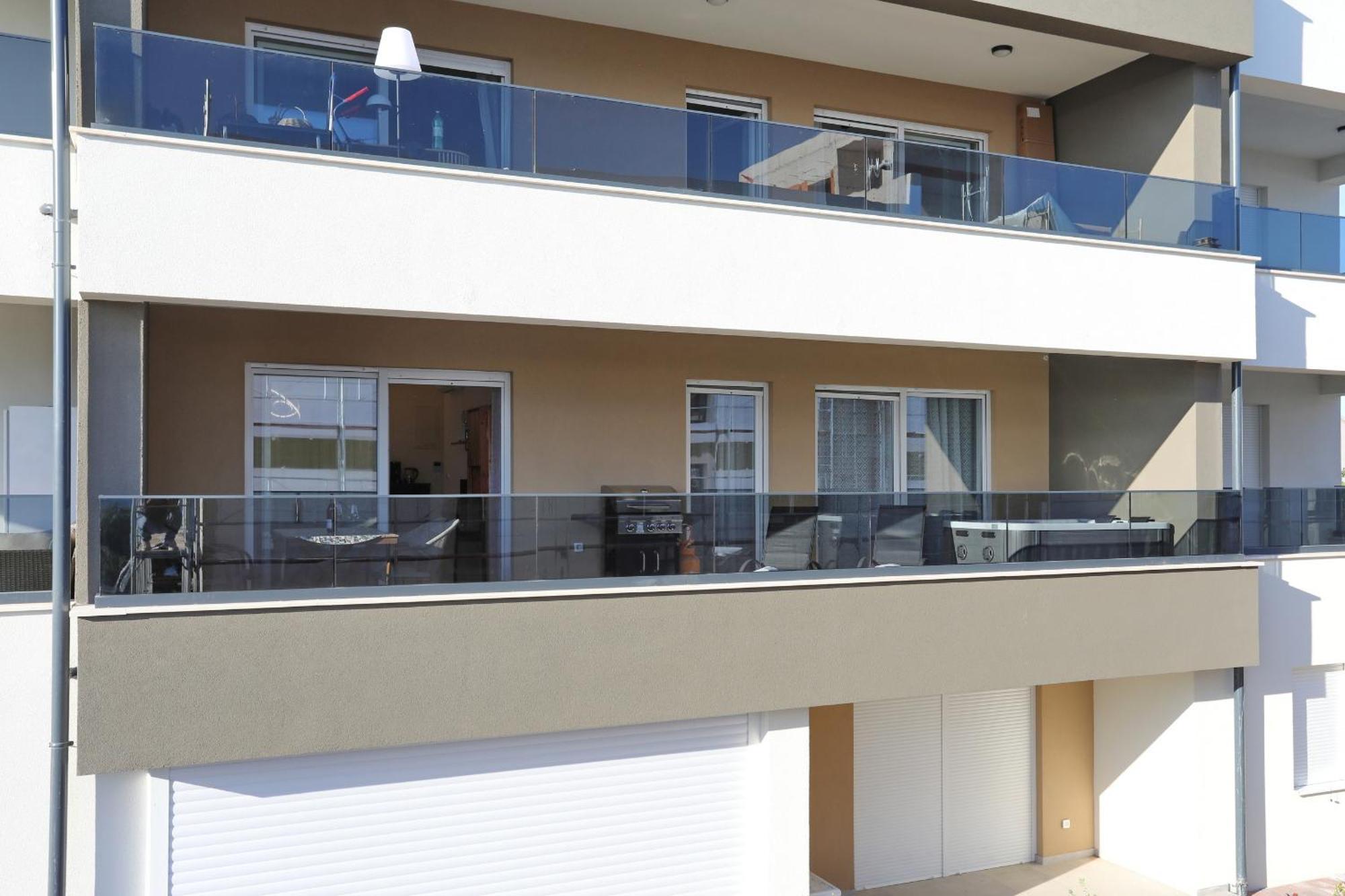 Apartment Relex With Pool & Jacuzzi Privlaka  Exterior photo
