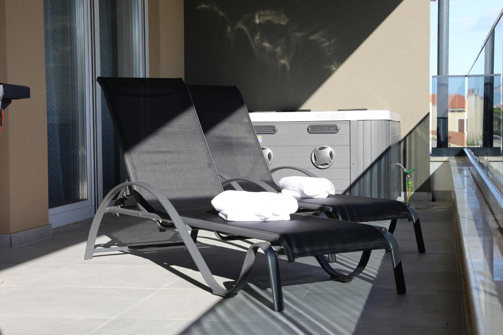 Apartment Relex With Pool & Jacuzzi Privlaka  Exterior photo